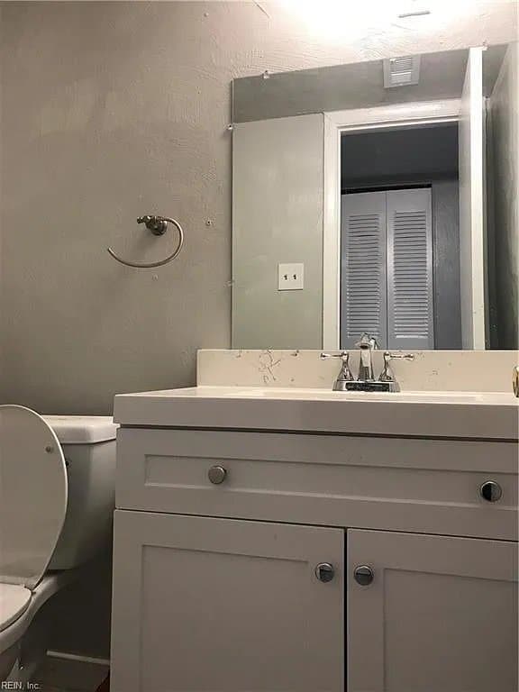 Building Photo - 5775 W Hastings Arch