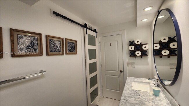 Building Photo - 1501 S Ocean Dr