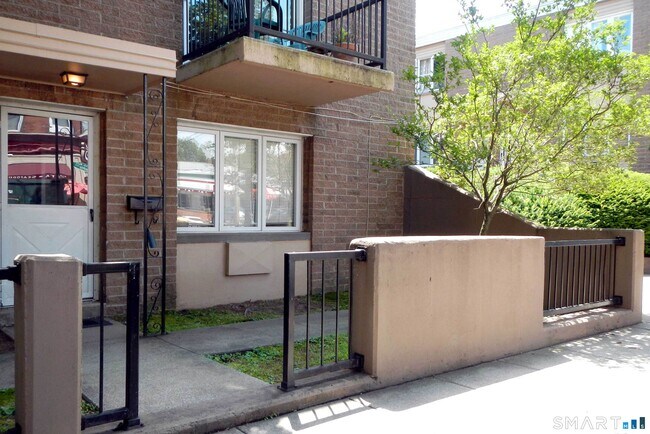 Building Photo - 120 Wooster St