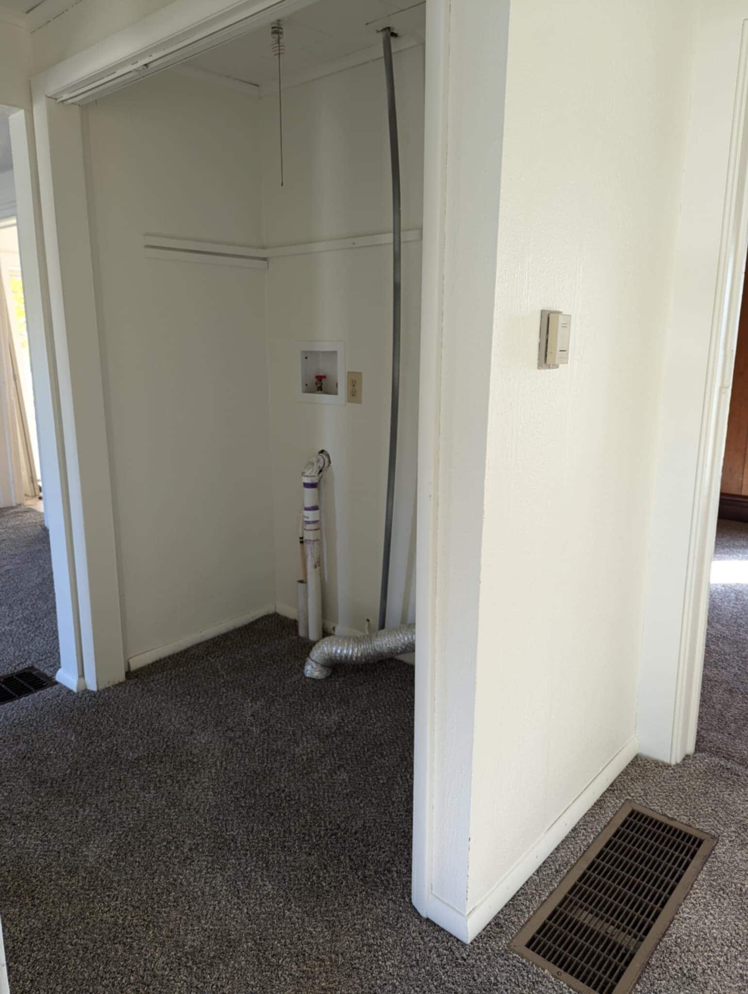 Building Photo - 709 E 2nd St