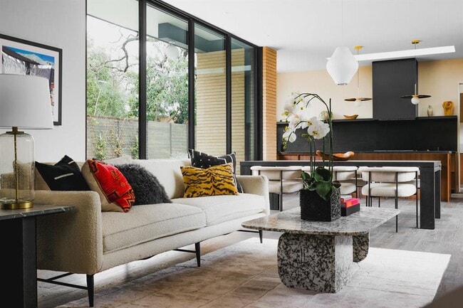 Building Photo - 2407 W 10th St