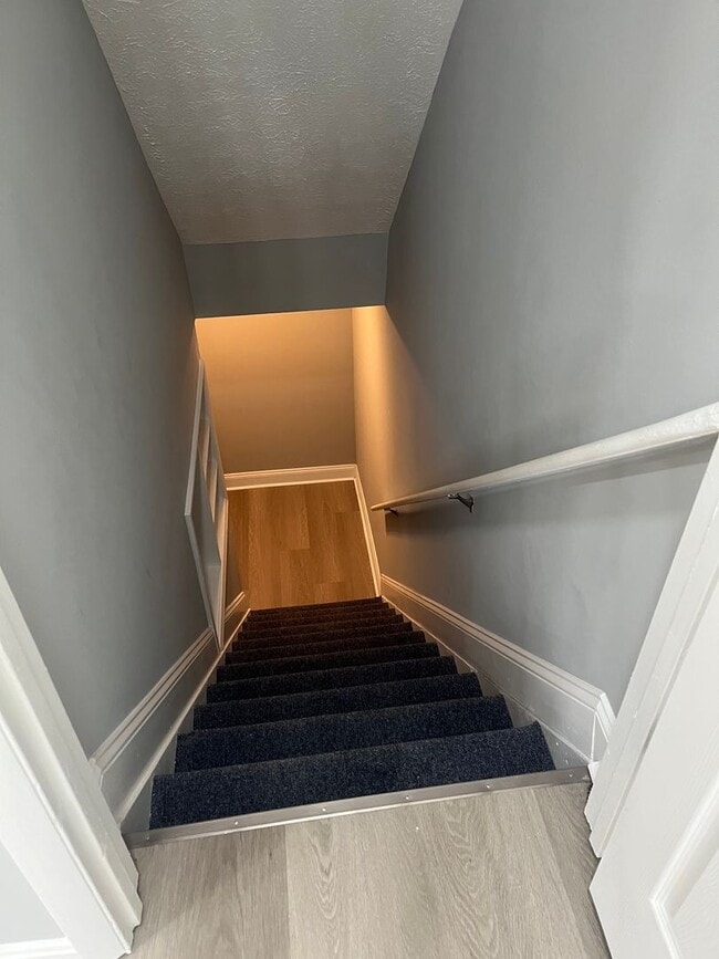 Building Photo - BEAUTIFUL, LARGE 3 BEDROOM RE-MODELED TOWN HOME! END OF GROUP HUGE FENCED IN YARD WITH A DECK! IT...