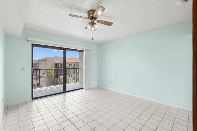 Building Photo - Condo For Rent on ST PETE BEACH!
