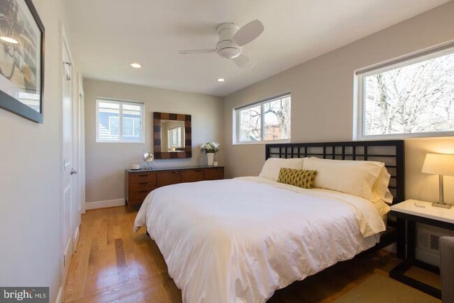 Building Photo - 4118 18th Rd N