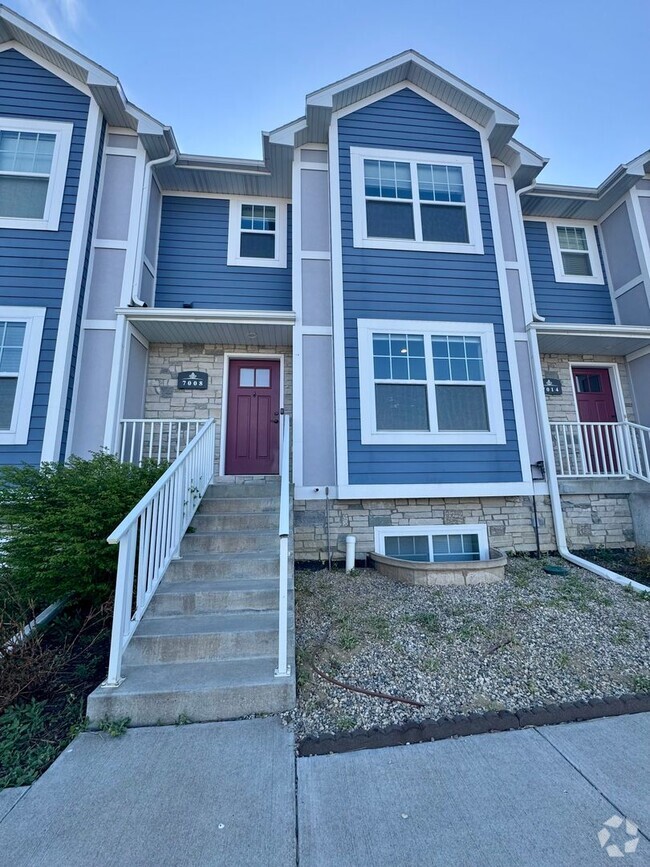 Building Photo - Village Garden Townhouse - 3 beds, 3.5 baths