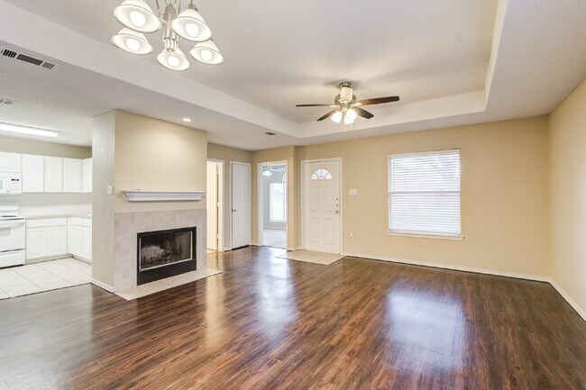 Building Photo - Conveniently located 2/2/2 with basement!!