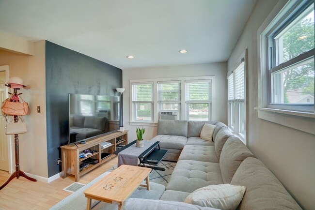 Building Photo - 1606 Steensland Dr