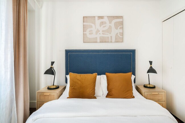 Building Photo - 811 9th Ave