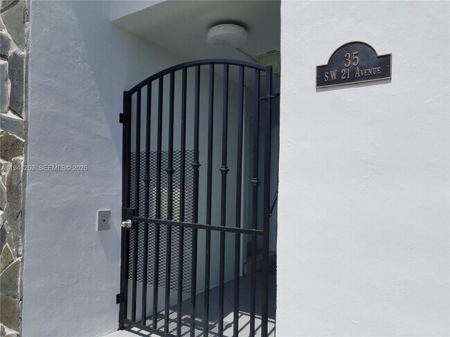 Building Photo - 35 SW 21st Ave