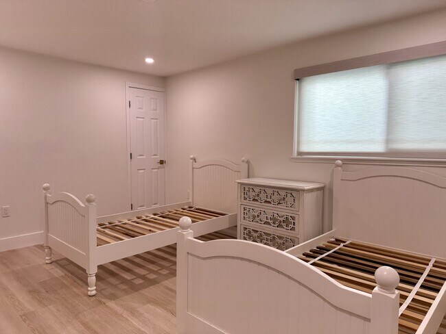 Building Photo - 156 N Boulevard of the Presidents