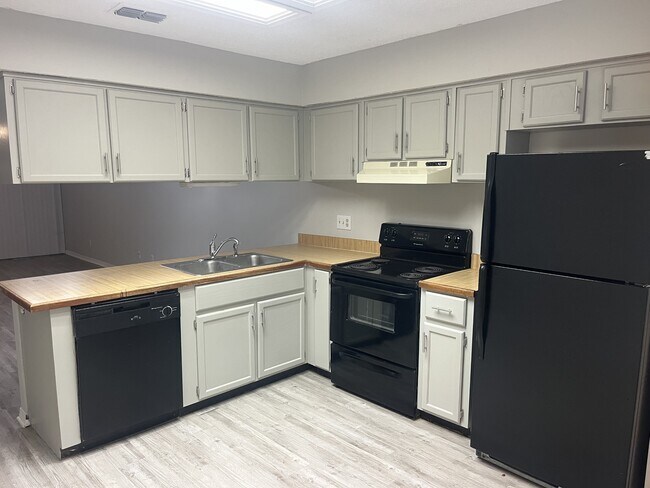 Building Photo - 5544 Cabot Dr N