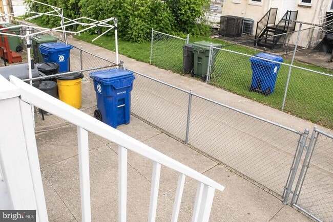 Building Photo - 2609 Lauretta Ave