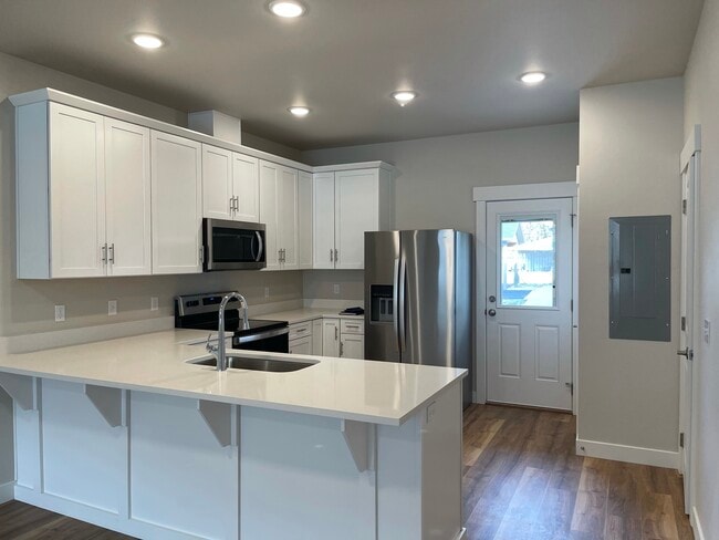 Building Photo - 430 S 2nd St