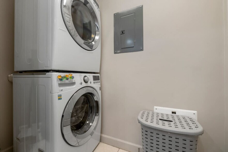 Building Photo - 17729 Front Beach Rd