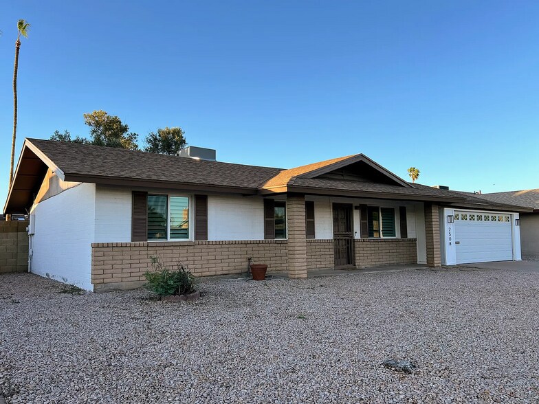 Building Photo - 2508 E Loyola Dr