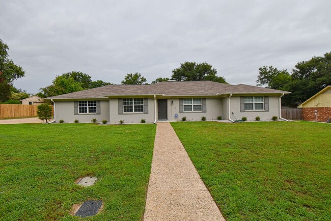 Primary Photo - Gorgeous 3 Bedroom, 2 Bathroom home in Tyl...