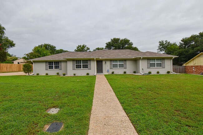 Primary Photo - Lease Takeover Opportunity Available! 3 Be...