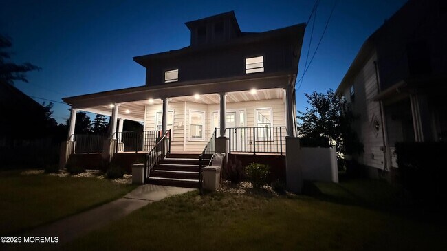 Building Photo - 153 Main St