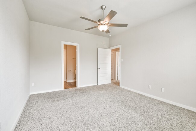 Building Photo - 25129 Pacific Wren Dr