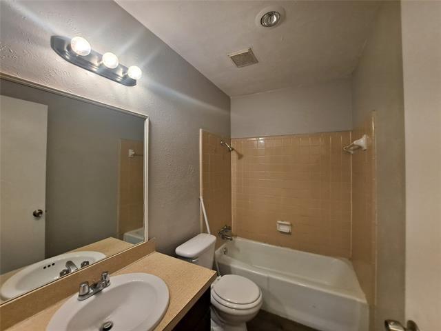 Building Photo - 2617 Princeton Dr