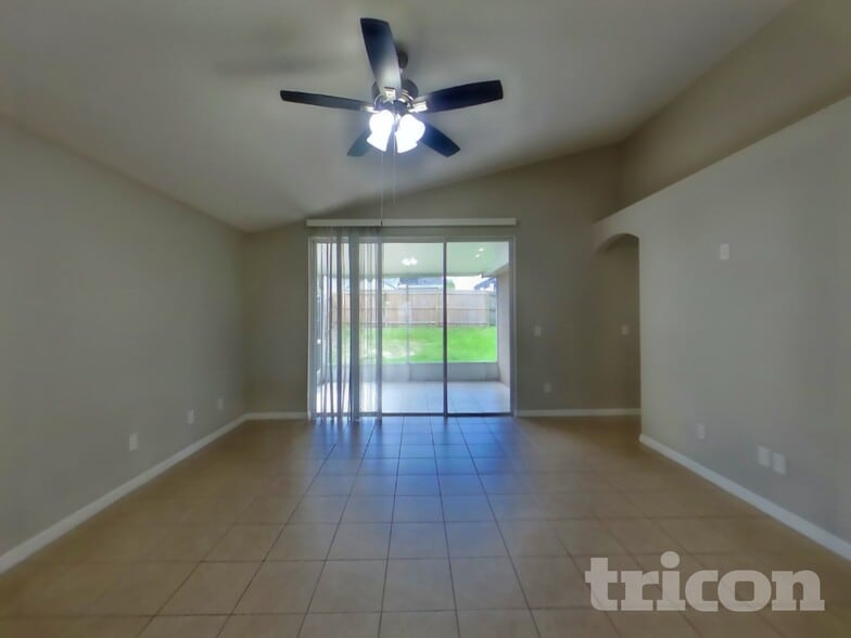 Building Photo - 133 Fern Springs St