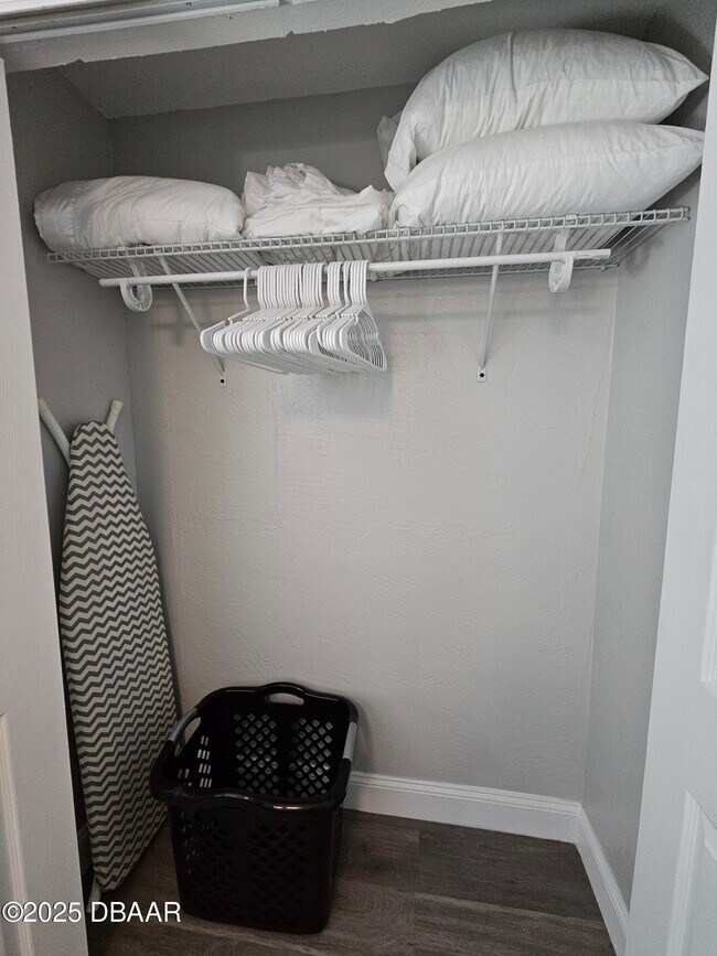 Building Photo - 62 Rivershore Dr