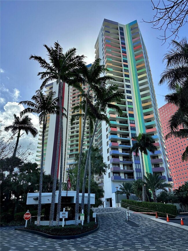 Building Photo - 1581 Brickell Ave