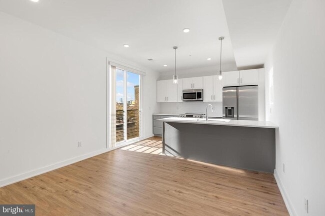 Building Photo - 304 Master St