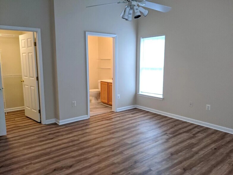 Building Photo - 25910 Ridge Manor Dr