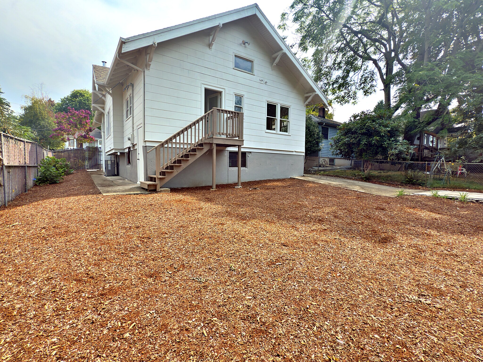 Building Photo - 125 NE 84th Ave