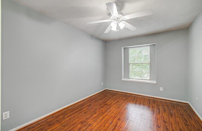 Building Photo - 13963 Maximos Dr