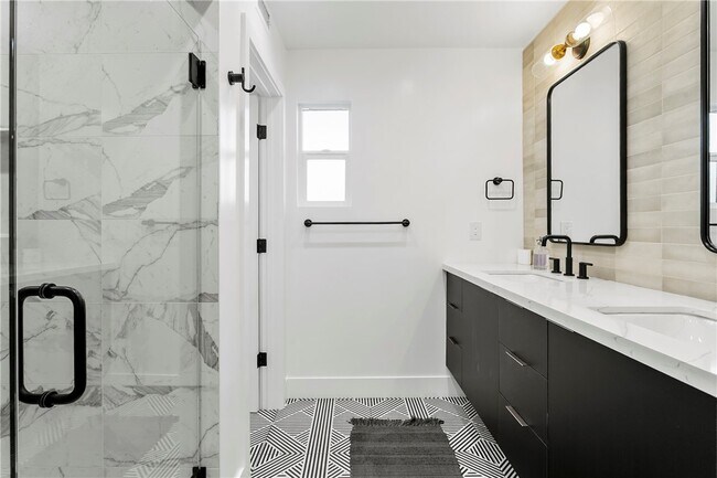 Building Photo - 520 Iris Ave