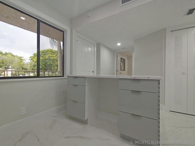 Building Photo - 7280 Amberly Ln