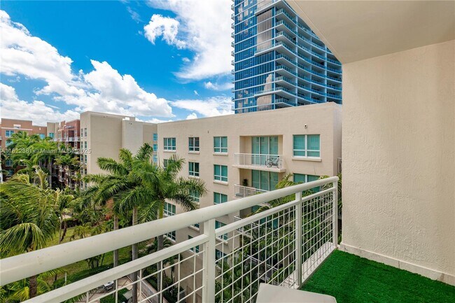 Building Photo - 2000 N Bayshore Dr