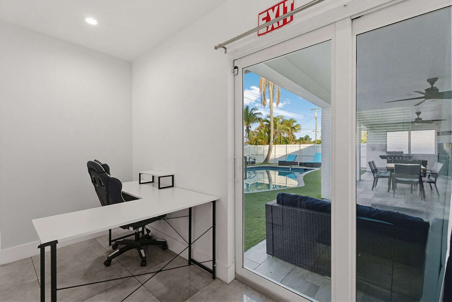 Building Photo - 632 S Crescent Dr