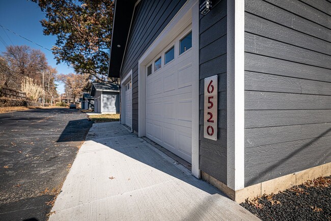 Building Photo - RockhillR6518