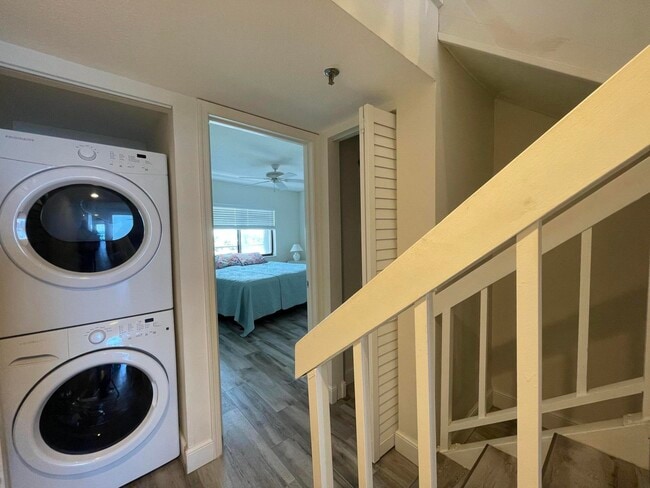 Building Photo - 355 S Ocean Dr