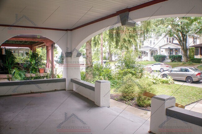 Building Photo - Illinois Estate: New Year, New Home: 50% O...