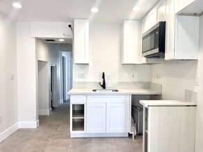 Building Photo - Beautiful 3 Bedroom ADU on a private street
