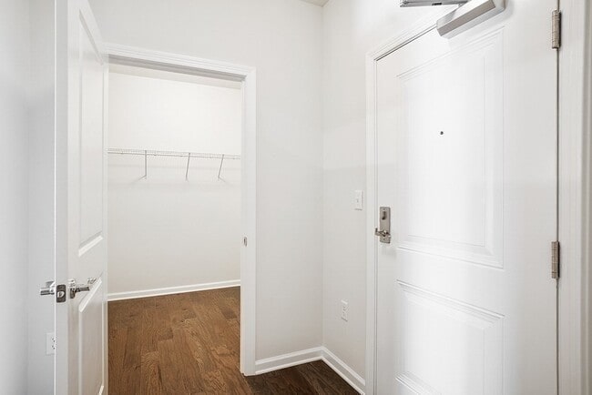 Building Photo - 120 University