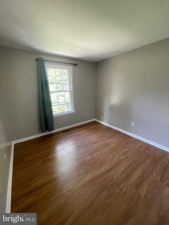 Building Photo - 10075 Maple Leaf Dr