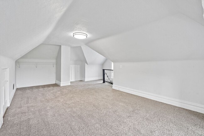 Building Photo - 388 Ingomar St