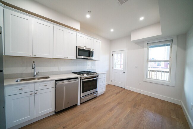 Building Photo - 37 Calumet St