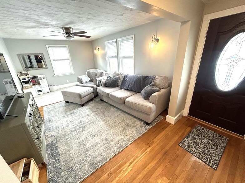 Building Photo - 7 Maynard St