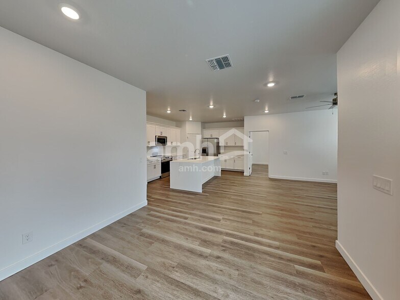 Building Photo - 20177 W Thomas Rd