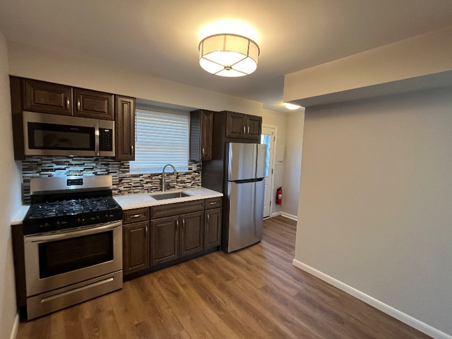 Building Photo - 136 Miranda Ct