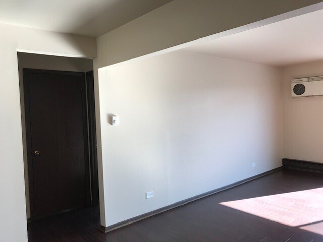 Building Photo - 5121 N East River Rd