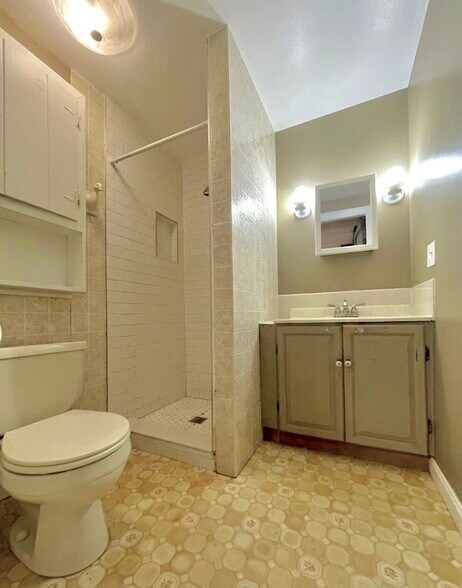 Building Photo - 82 Flint St