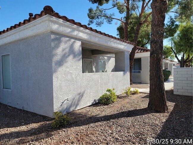 Building Photo - 6014 Vegas Dr