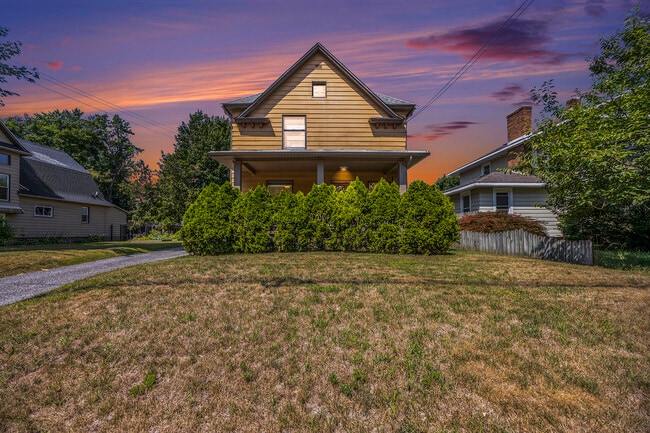 Building Photo - 3271 Coit Ave NE